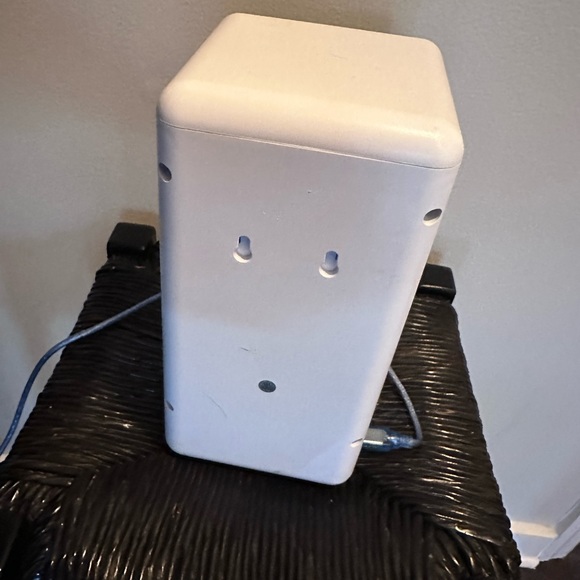 Iseebiz Dog/Cat Camera Treat Dispenser - Picture 2 of 2